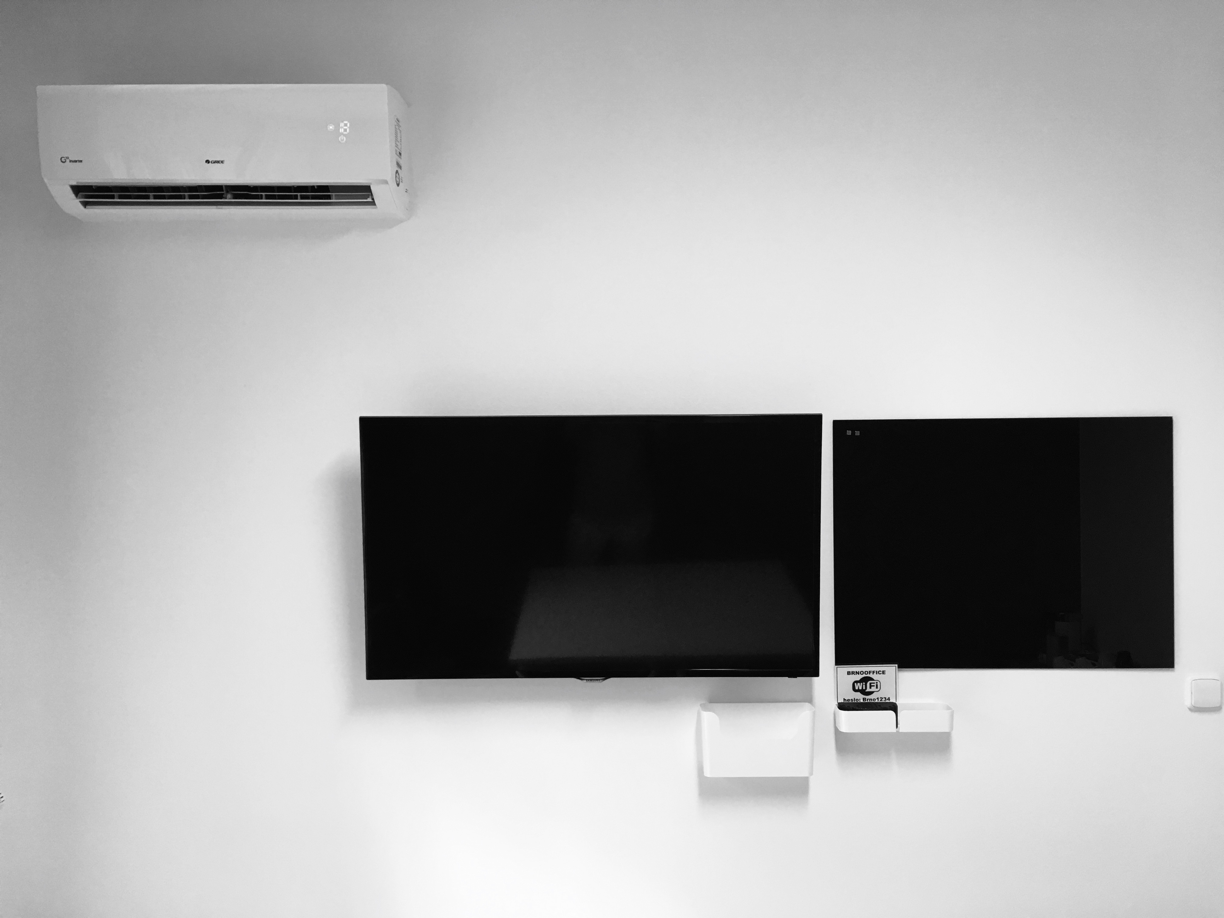 Cabinet 2 klima, TV, blackboard